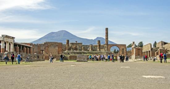 Bus Charter Pompeii