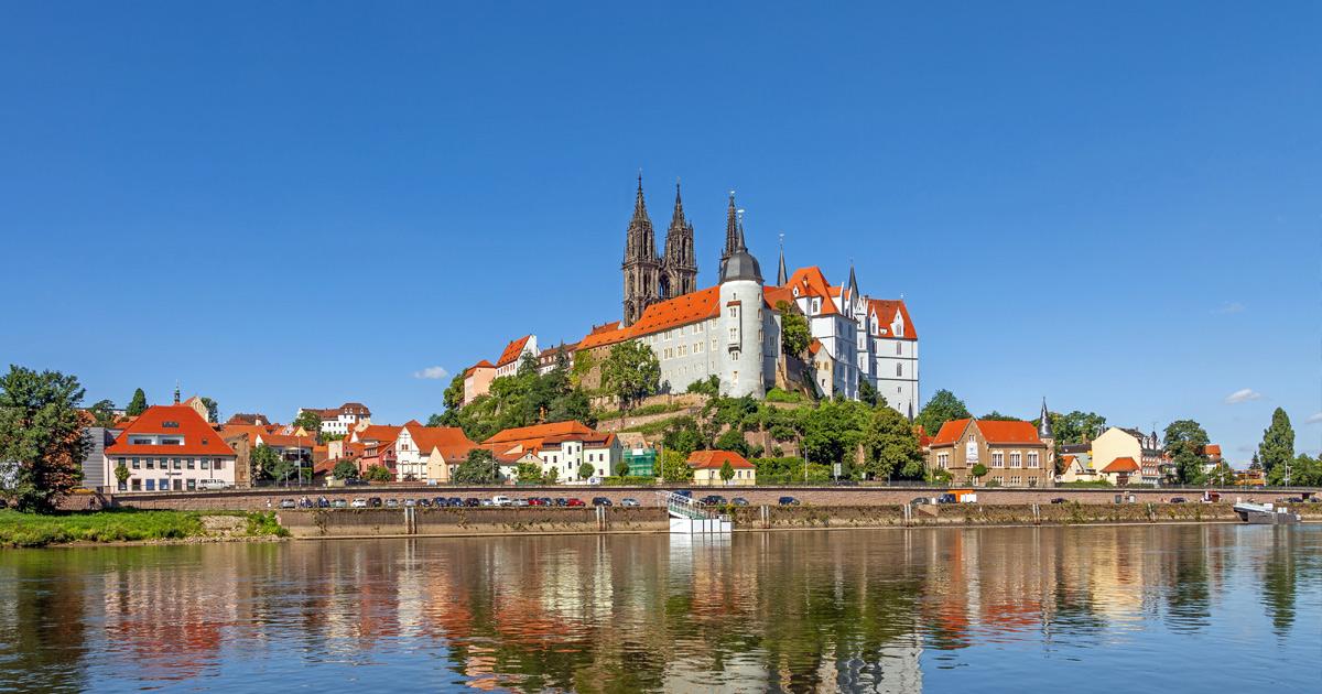 Mieten Sie einen Bus mit Fahrer in Meißen / Bus Charter / Coach Hire Service