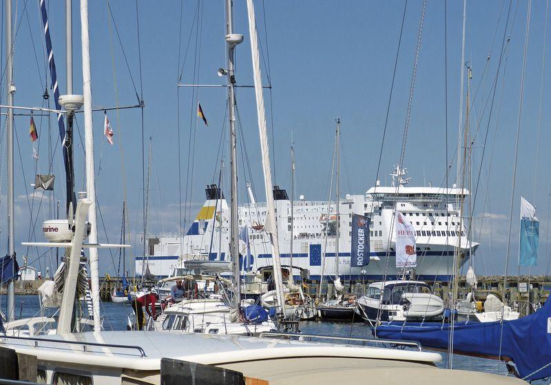 Mieten Sie einen Bus mit Fahrer / Bus Charter Service / Bus mieten Rostock