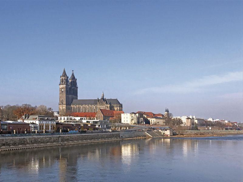 Mieten Sie einen Bus mit Fahrer in Magdeburg / Busvermietung / Bus Charter